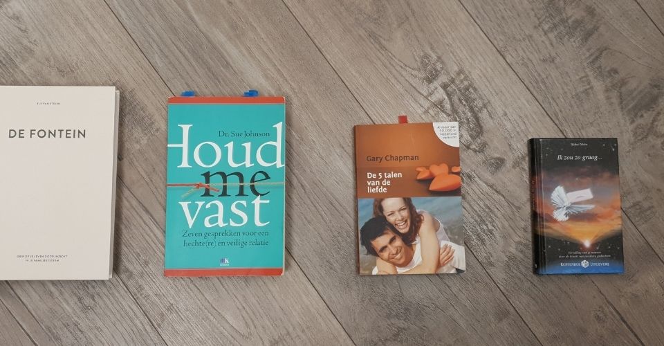 Inspirerende boeken die je helpen om thuis te werken aan je relatie en persoonlijke groei.