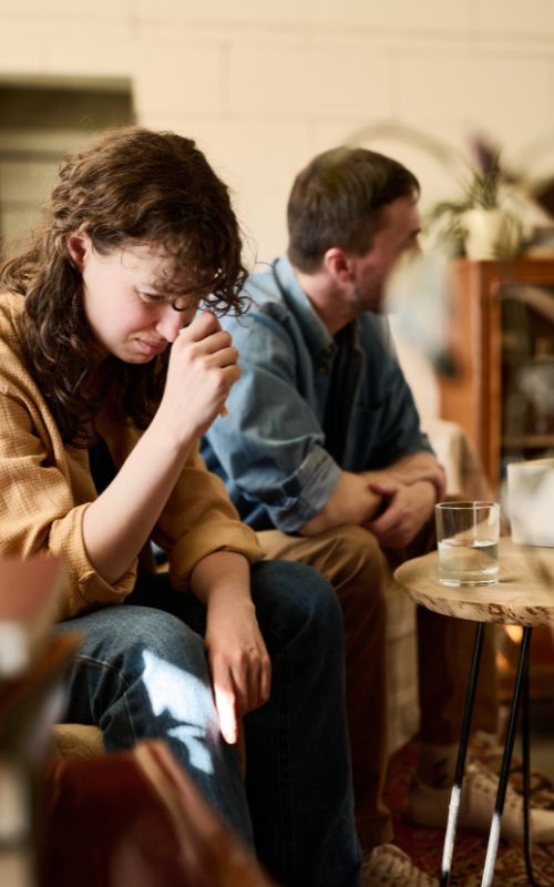 Beeld van een man en een vrouw in relatietherapie